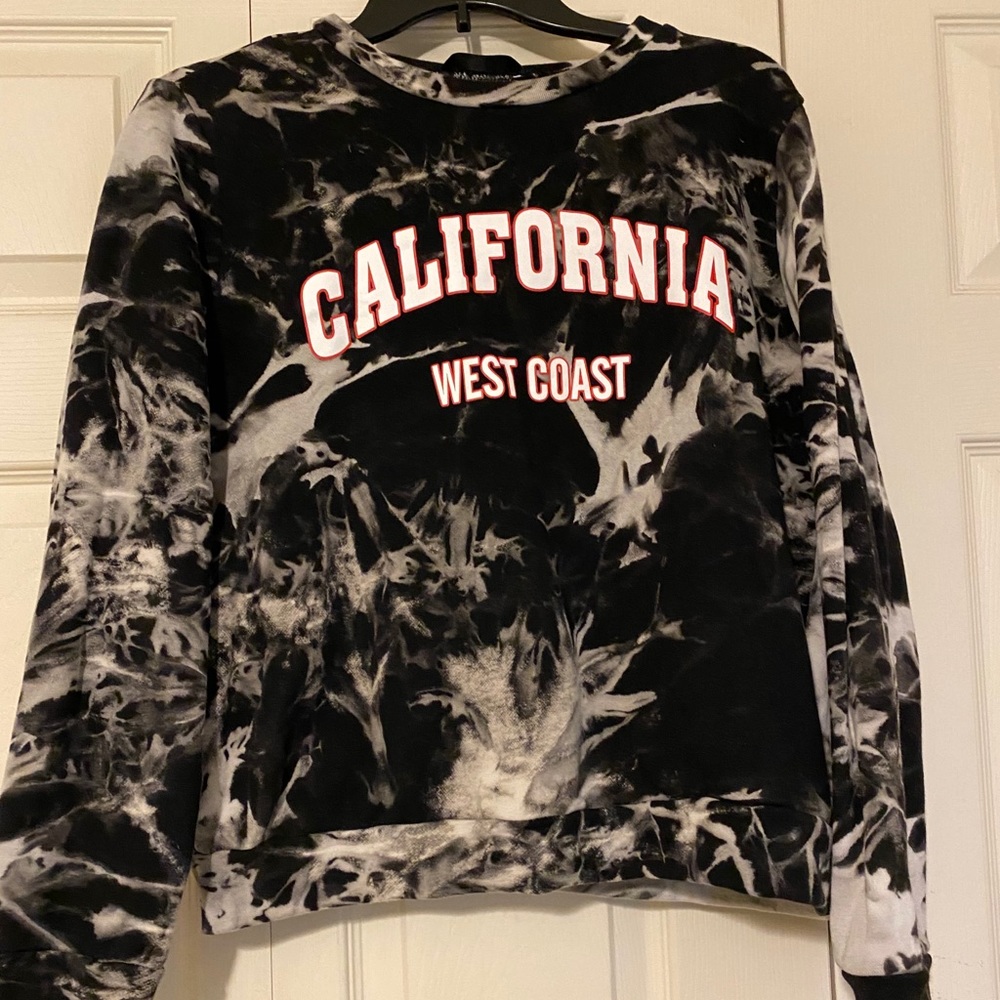 Black and grey tye dye crew neck sweatshirt.